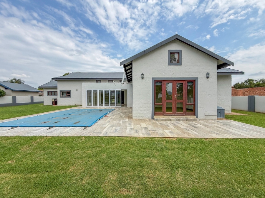 4 Bedroom Property for Sale in The Islands Estates North West